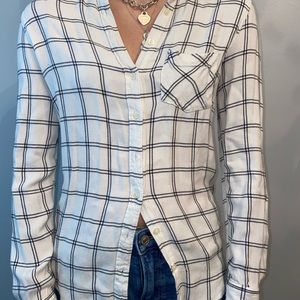White and black button down flannel (XSMALL)